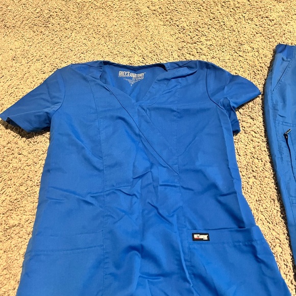 Cobalt Grey’s Anatomy Srubs by Barco Srubs. Small top and small/petite pants - Picture 2 of 5